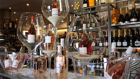 Interior de tienda Birdie Vinos